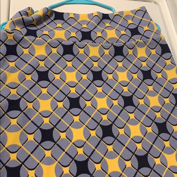 LuLaRoe Dresses & Skirts - EUC Medium Cassie